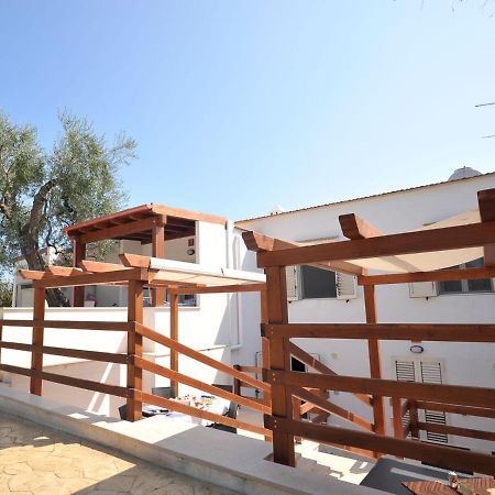 Felicity Vieste Exterior photo